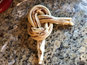 Cinnamon Almond Knotted Bread - Tie knot