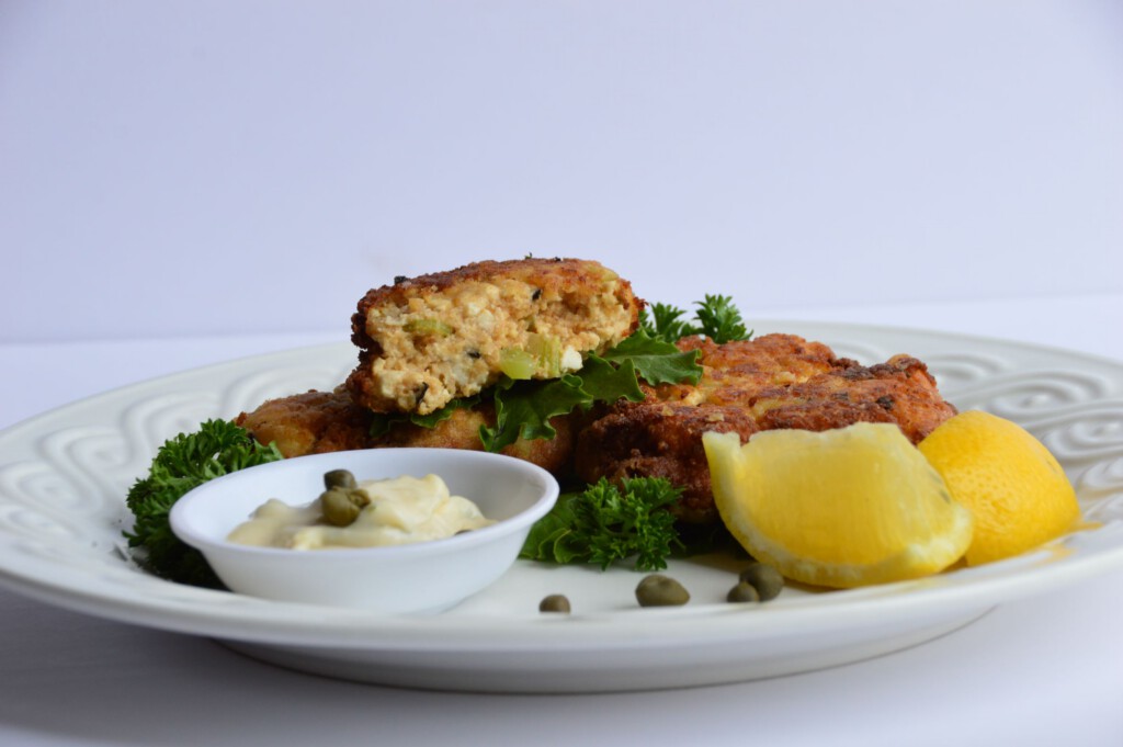Crabless Tofu Cakes with Tartar Sauce and Lemon Slices